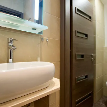 Standard By Hi5 -baross Square *