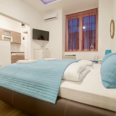 Standard By Hi5 -baross Square