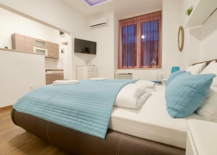 Standard By Hi5 -baross Square