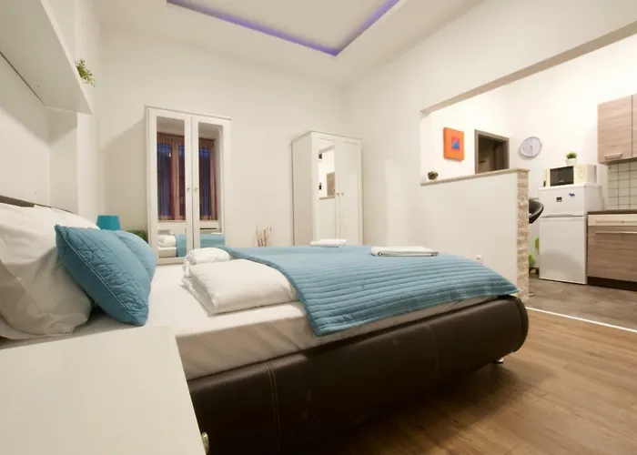 Standard By Hi5 -baross Square Appartement *