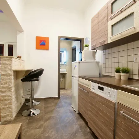 Standard By Hi5 -baross Square Apartament *